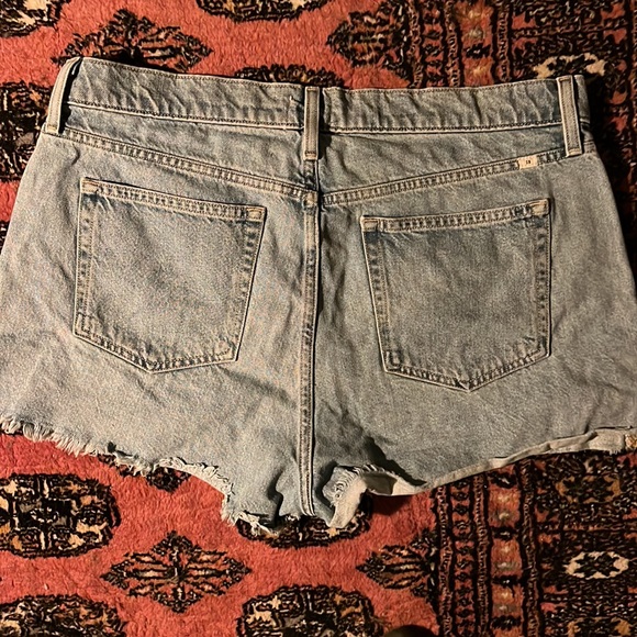 Size 31, Sunday best denim shorts✨ - Picture 2 of 3
